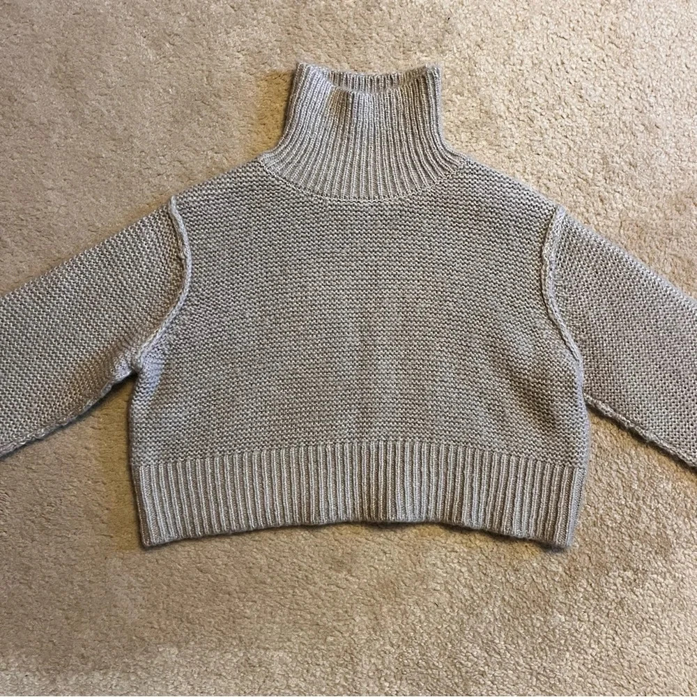 Elodie Cropped Knit Sweater in grey - Picture 2 of 7